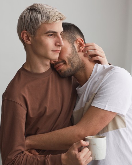 Flirter Discrètement dans des Salles de Chat sur des Sites de Chat Gay Modernes.